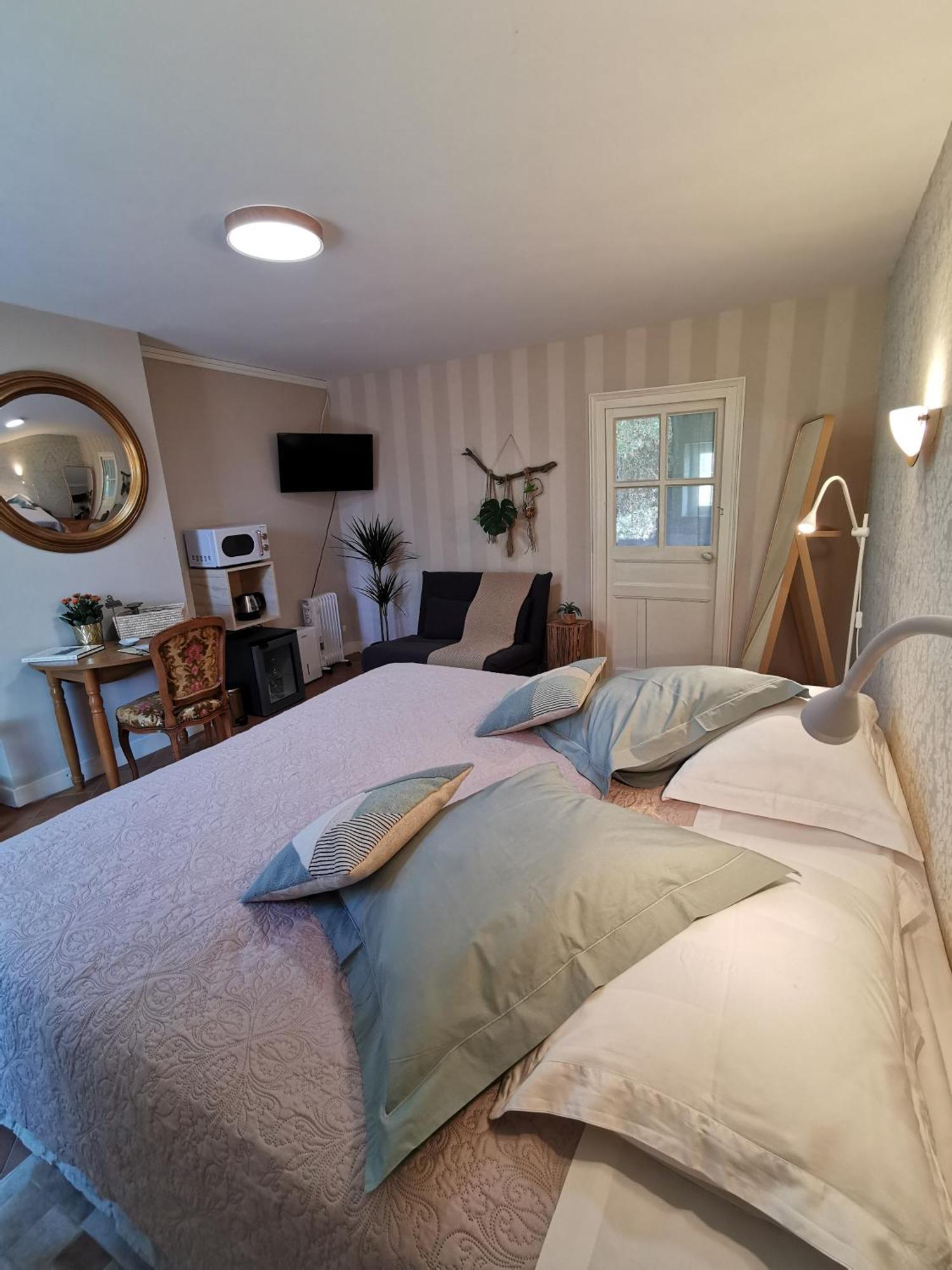 쇼몽쉬르루아르 La Jacquiere B&B 외부 사진