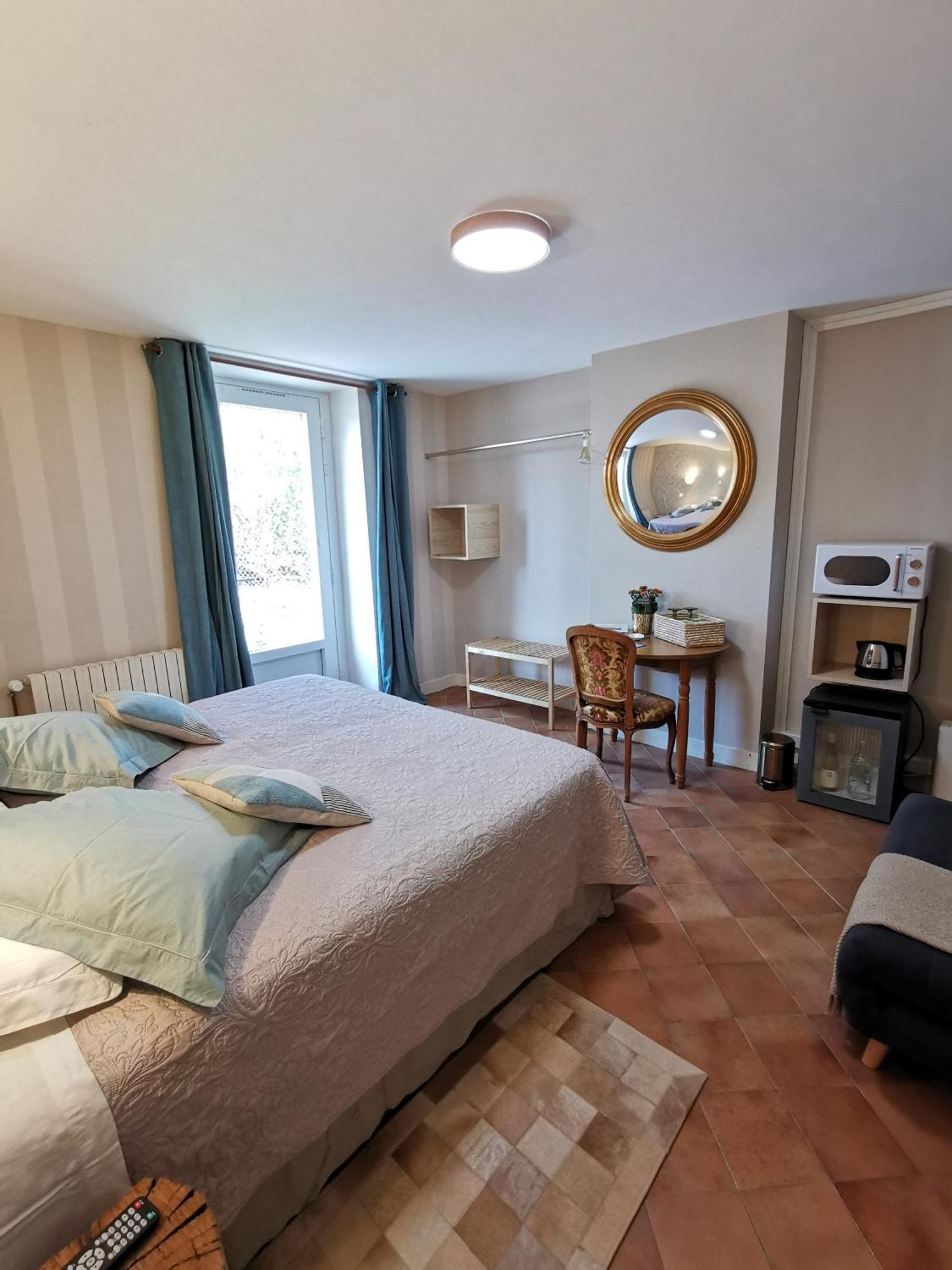 쇼몽쉬르루아르 La Jacquiere B&B 외부 사진